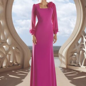 Vestido largo de manga larga con plumas en las mangas NATI JIMENEZ.. Modelo 711. Tallas 40 42 44 46 48 50.