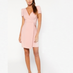 Vestido corto CARHER. Modelo 22424. Disponible en color fucsia. Talla S.