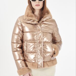 Cazadora acolchada con puños bajos y cuello con pelo YES ZEE. Modelo J038/GF00/0807. Tallas S y M.