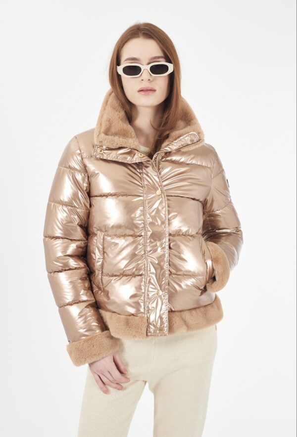 Cazadora acolchada con puños bajos y cuello con pelo YES ZEE. Modelo J038/GF00/0807. Tallas S y M.