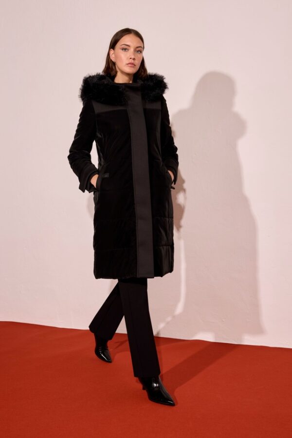 Abrigo acolchado con capucha de pelo desmontable CARLA RUIZ. Modelo 52120. Tallas 38 40 42 44. - Imagen 5