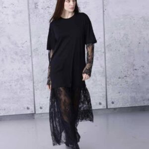 Vestido efecto camiseta larga con transparencias en bajo y mangas AKÈ. Modelo F888YBF268. Tallas S M y L.