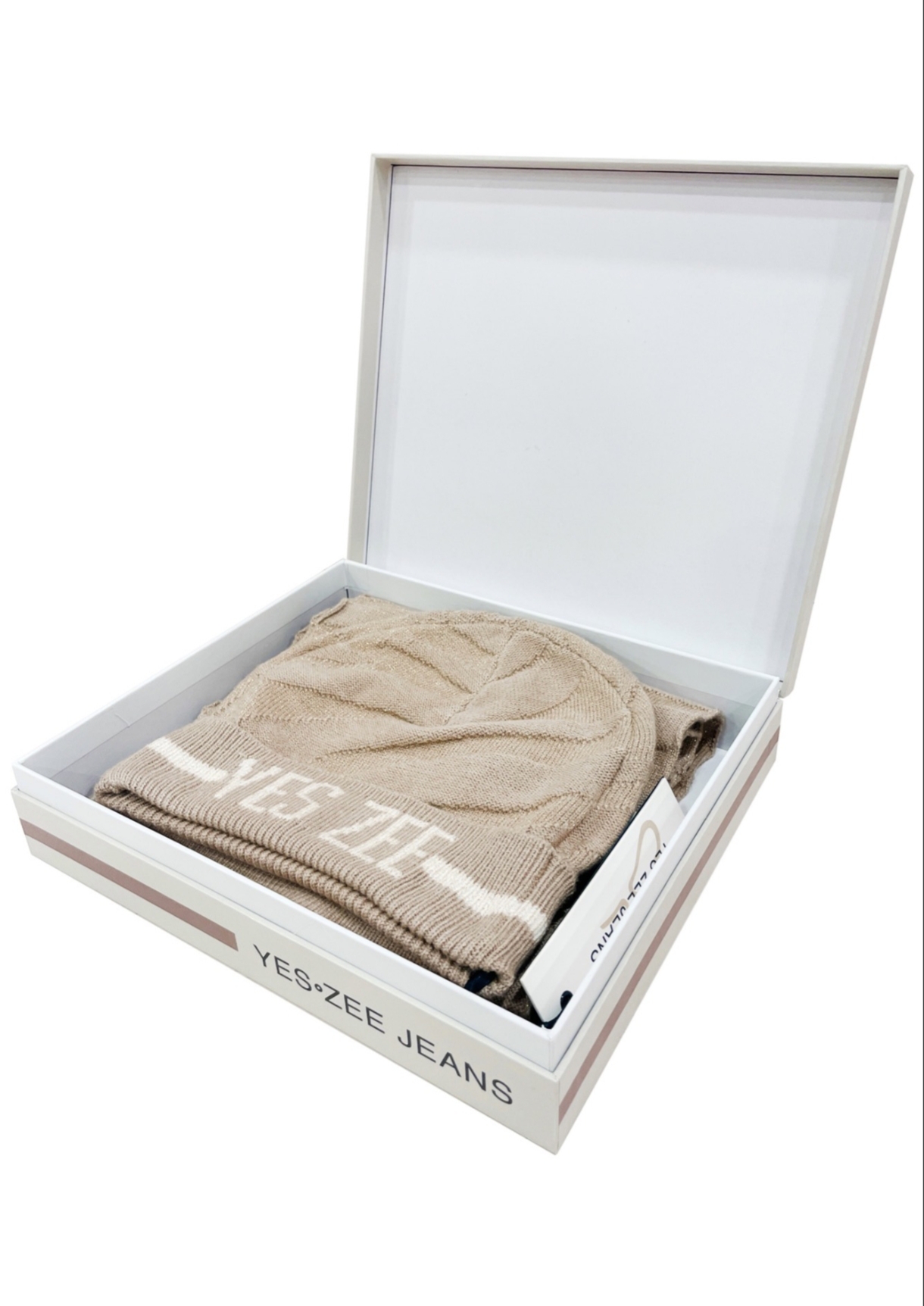 Conjunto de gorro y bufanda YES ZEE. Modelo Z010/BI00/0212.