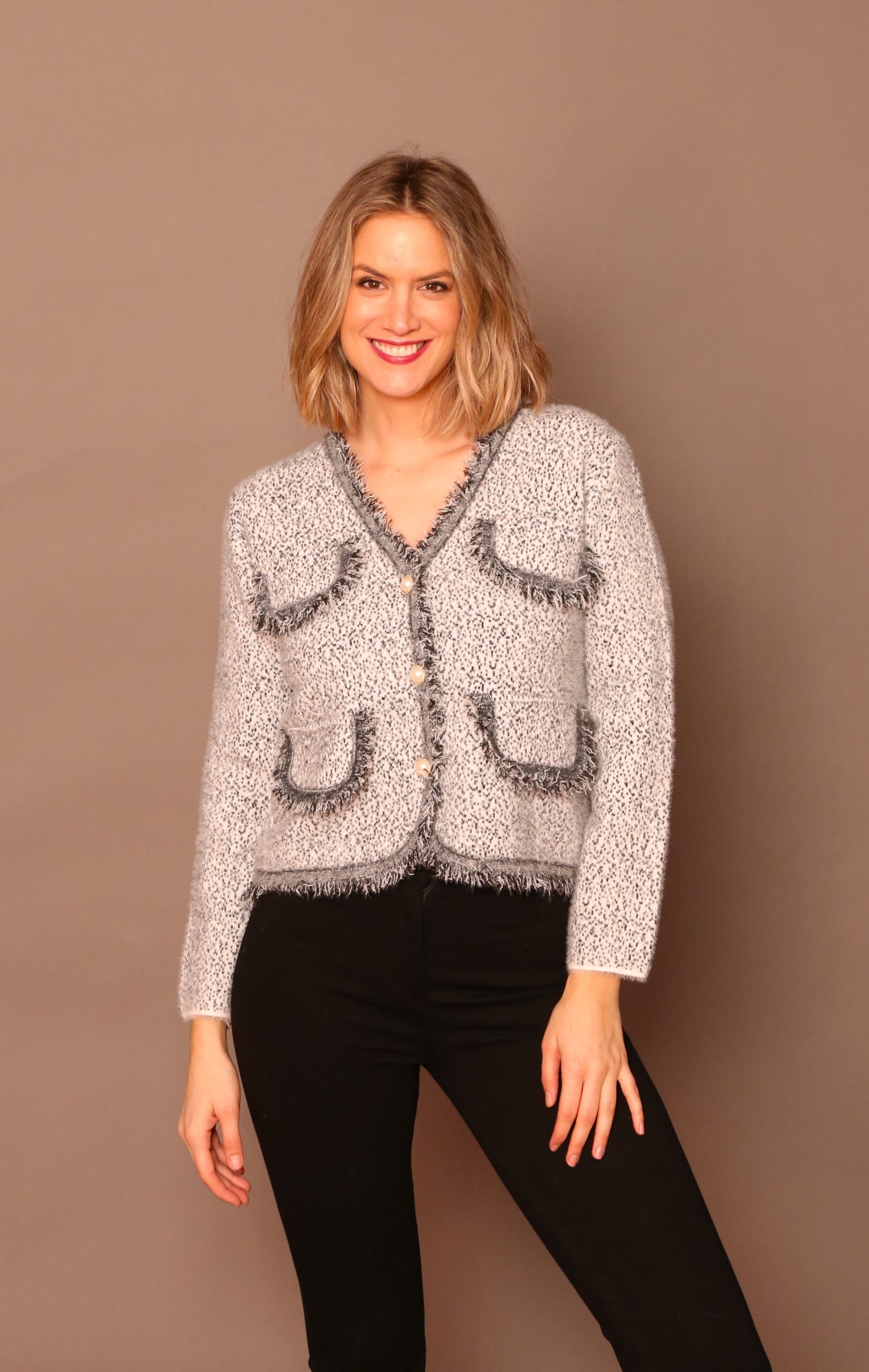 Chaqueta tipo chanel con flecos LEMAILLE. Modelo 25668. Tallas S y L.