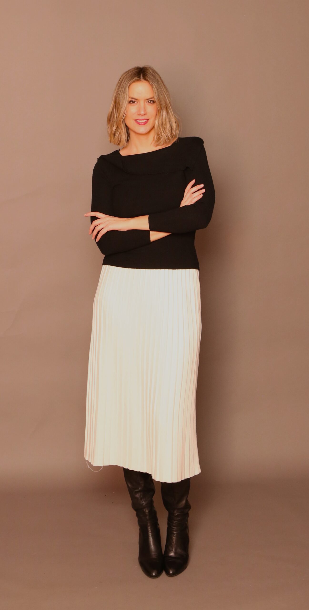 Falda de punto Midi LEMAILLE. Modelo 25710. Disponible en color crudo y negro. Tallas S M L XL.