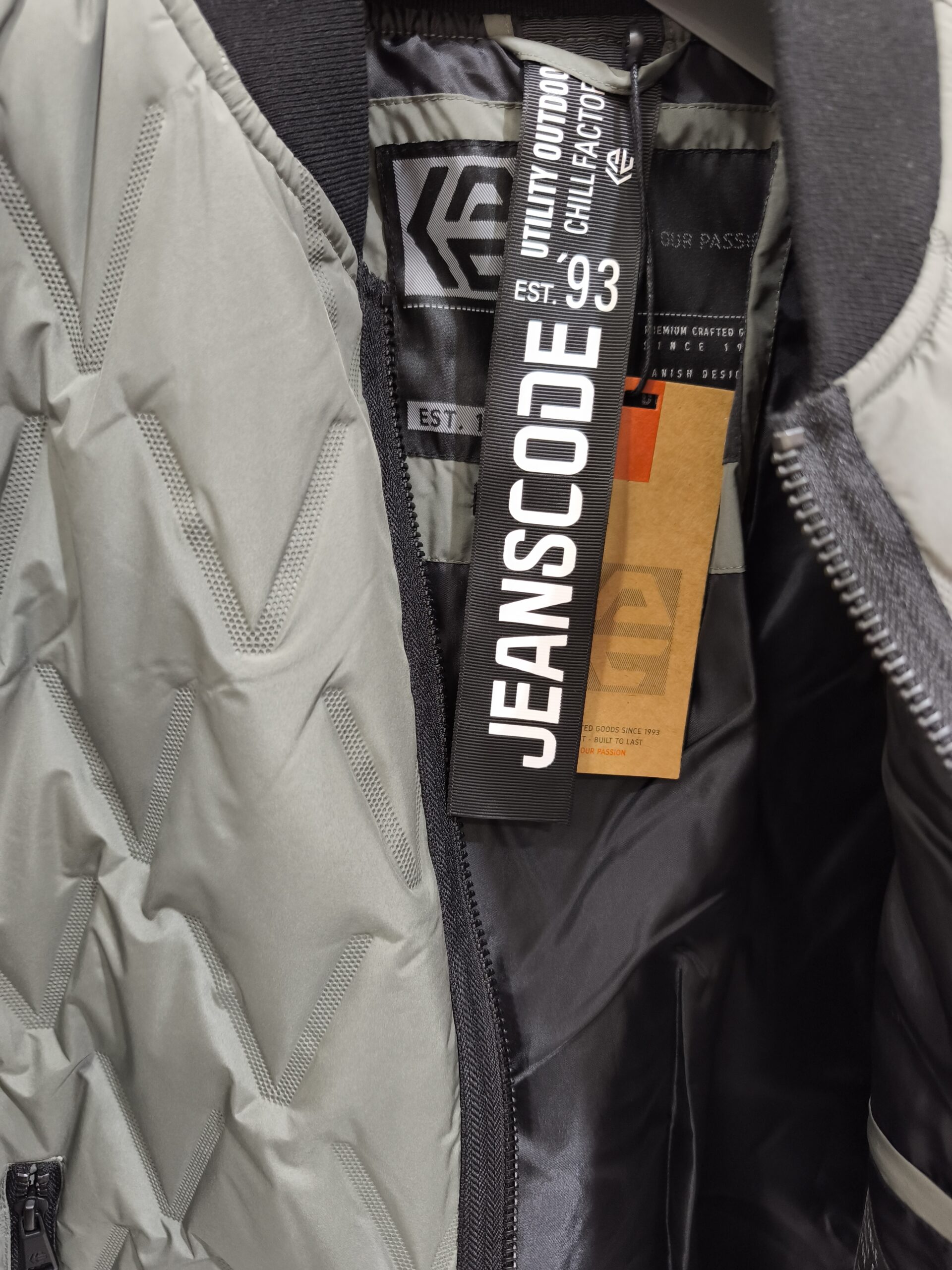 Cazadora tipo bomber INDICODE. Modelo INHelion. Tallas M L XL XXL 3XL. - Imagen 2