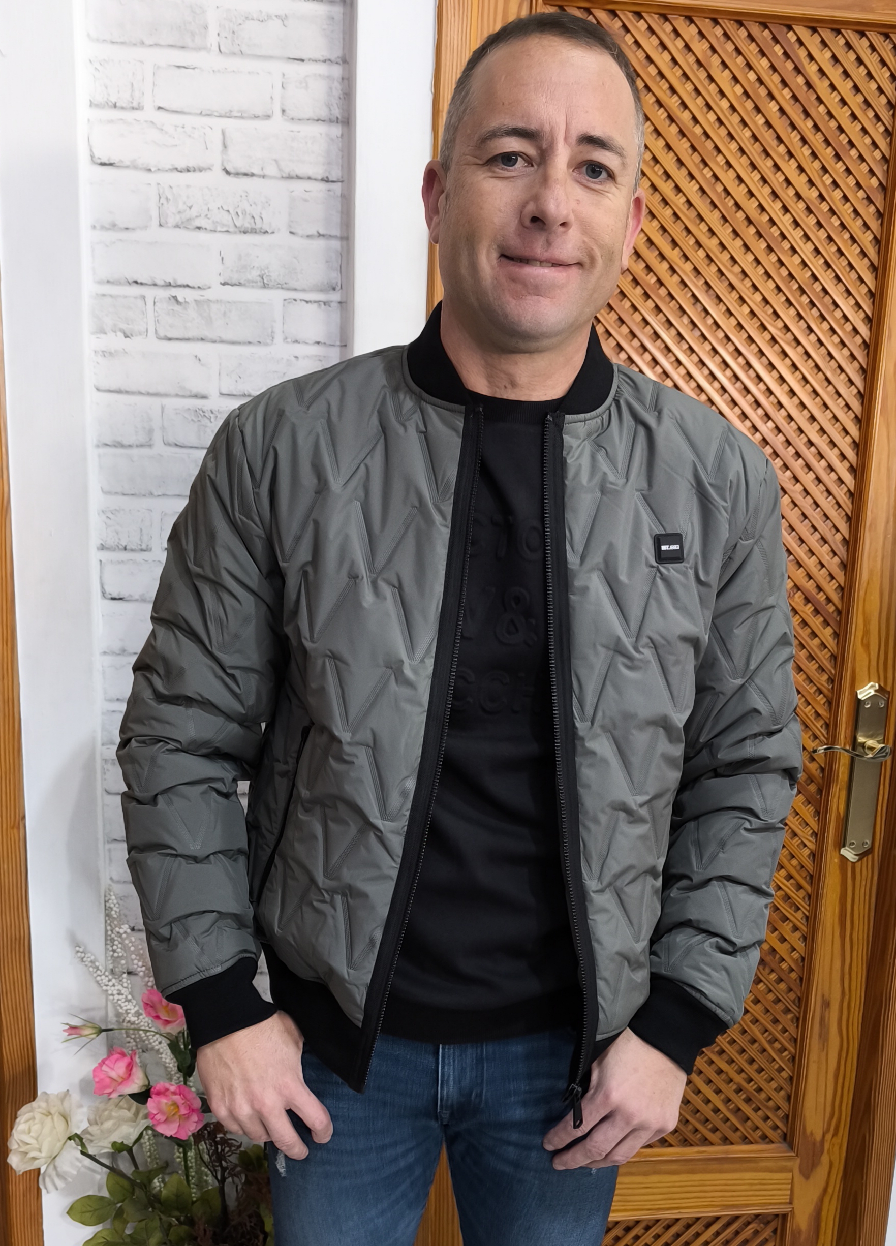 Cazadora tipo bomber INDICODE. Modelo INHelion. Tallas M L XL XXL 3XL.