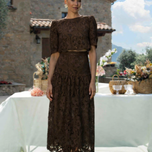 Conjunto de top y falda Betzzia. Modelo 26183. Tallas 40 y 42.