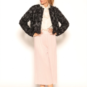 Chaqueta Petalos LEMAILLE. Modelo 26035. Disponible en color negro y Rosa empolvado. Tallas S M y L..