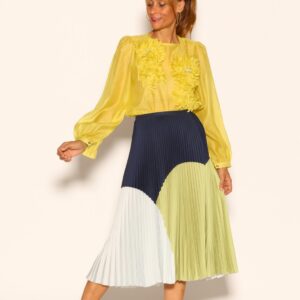 Blusa LEMAILLE con apliques florales. Modelo 26068. Negro Tallas M L y XL. Amarillo lima S M y L.