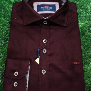 Camisa lisa granate con detalles en cuello y puños PASSAPORT. Modelo TAMESIS. Tallas 3/M 4/L 5/XL 6/XXL.