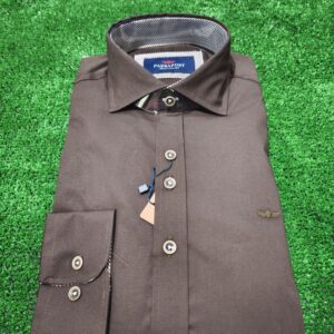 Camisa lisa con detalles en cuello y puños PASSAPORT. Modelo TAMESIS. Color marrón. Tallas 3/M 4/L 5/XL 6/XXL.