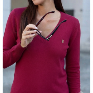Suéter de punto fino cuello V con detalle metálico SCRIPTA. Modelo 265174. Tallas M L y XL. Disponible en color marrón y granate.