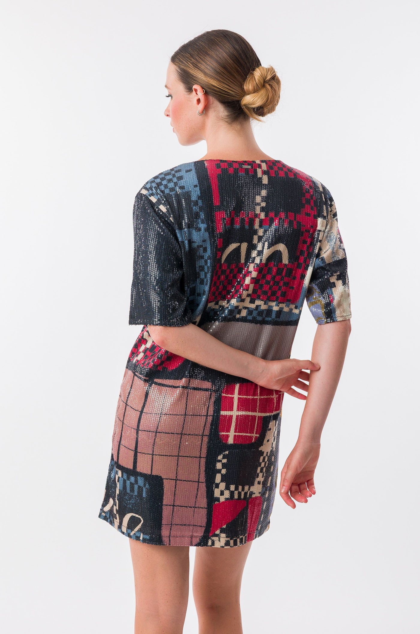 Vestido estampado de lentejuelas ANEKKE. Modelo 43278-201. Tallas S/M y L/XL. - Imagen 5