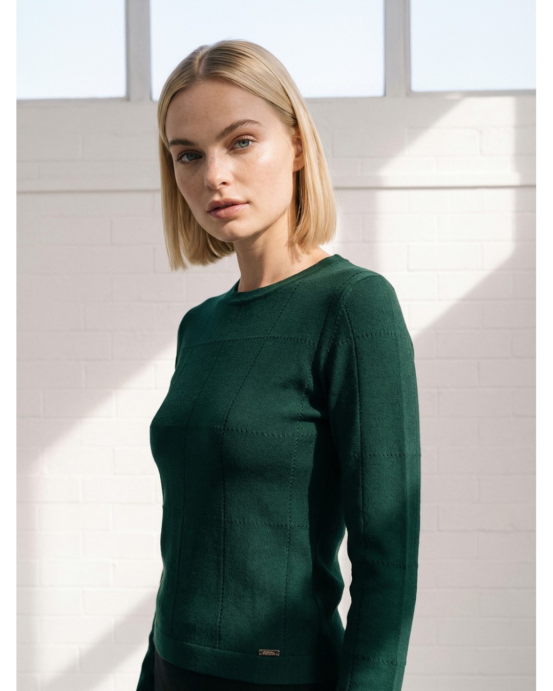 Jersey de punto fino perforado SCRIPTA. Modelo265185. Tallas M L XL. Disponible en color verde y marrón chocolate. - Imagen 4