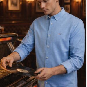 Camisa DARK&FISH. Modelo 40311. Disponible en color celeste y blanco. Tallas M L XL XXL